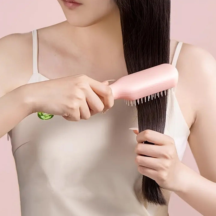 Self-Cleaning Hairbrush, Self-Cleaning Anti-Static Detangling Massage Comb, One-pull Clean Scalable Rotate Lifting Self Cleaning Hairbrush Hair Styling Tools Your Brand