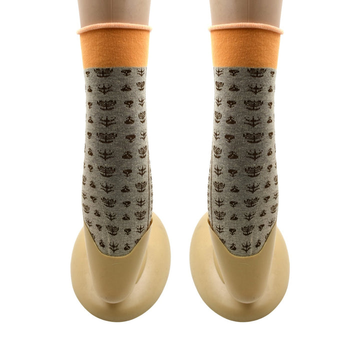 Breathable and soft socks with a simple design