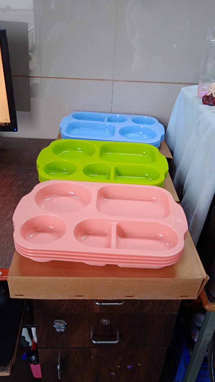 Unbreakable Plastic Food Plates / Biodegradable 5 Compartment Square Plate for Food Your Brand