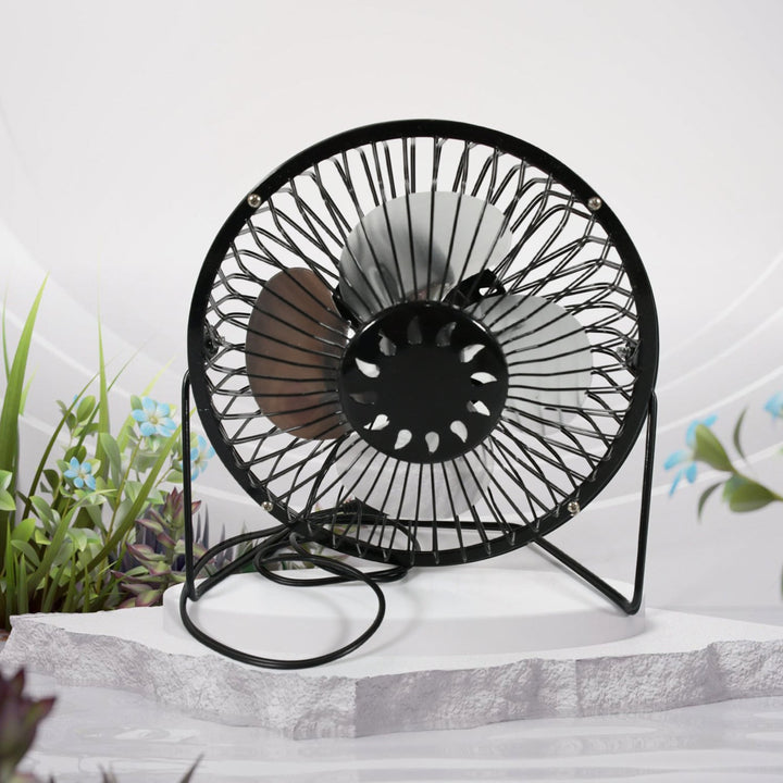 USB Table Desk Personal Metal Electronic Fan, Compatible with Computers, Laptops, Student Dormitory, Suitable For Office, School Use (1 Pc) Your Brand