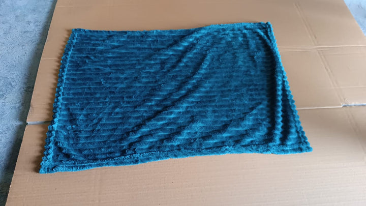 Pet Soft Cat Dog Blanket / Towel, Warm Sleep Mat (70×50 Cm / 1 Pc / Mix Color & Design) - TezCart