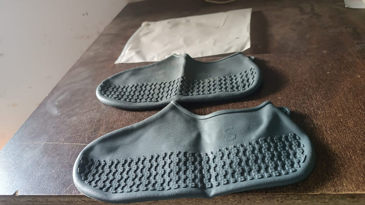 Non-Slip Silicone Reusable Waterproof Rain Shoes Covers (1 Pair / Small / Mix Color) - TezCart