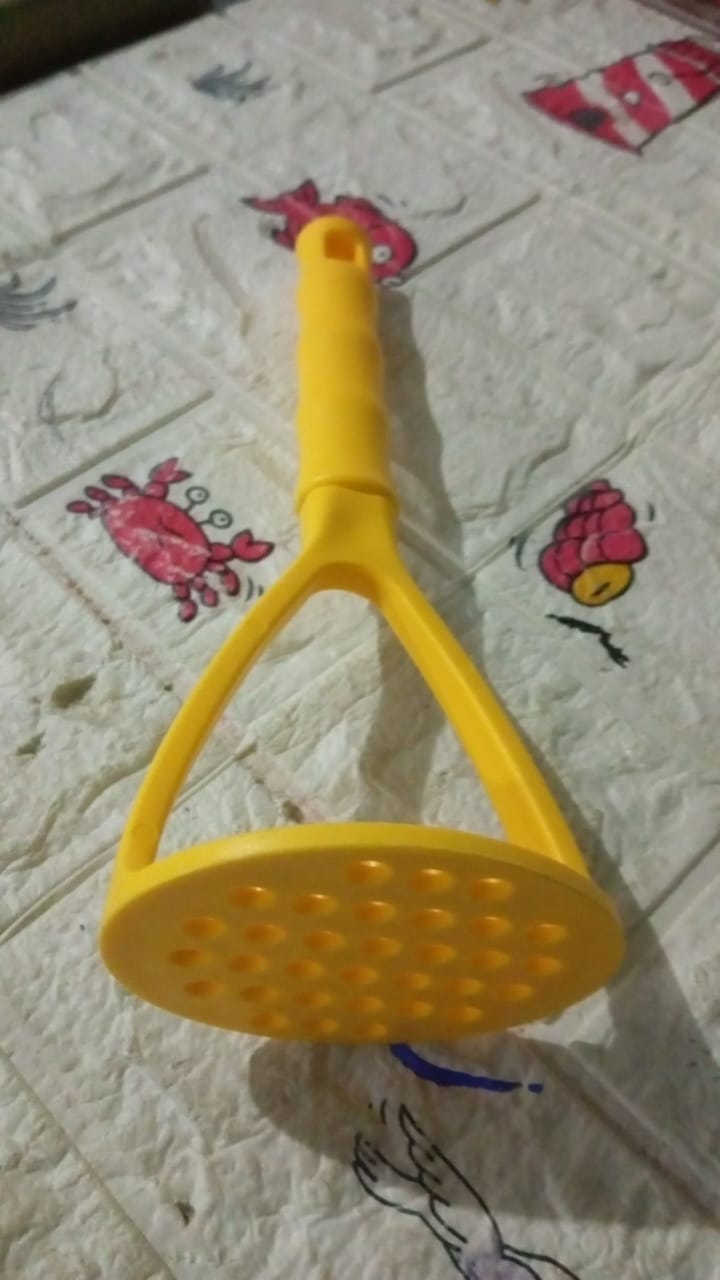 Kitchen Food Masher, Fruit Tool Masher, Professional Masher Kitchen Tool, Kitchen Masher with Comfortable Grip, Heavy Duty Potato masher Perfect for Bean Vegetable Fruits Masher (1 Pc) Your Brand