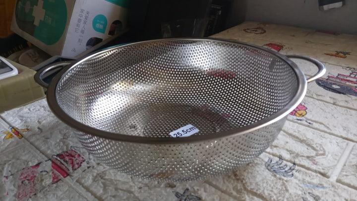 Stainless Steel Colander with Handle, Large Metal Mesh Basket Strainer for Pasta, Spaghetti, Berry, Veggies, Fruits,  Kitchen Food Colander, Safe (1 pc / 25.5 cm) Your Brand